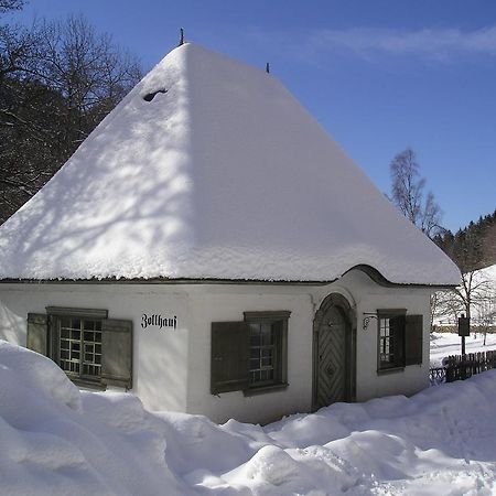 Hotel Hofgut Sternen - Wohnen In Kunst Und Kultur Breitnau Bagian luar foto