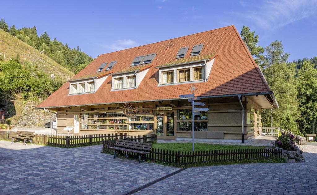 Hotel Hofgut Sternen - Wohnen In Kunst Und Kultur Breitnau Bagian luar foto
