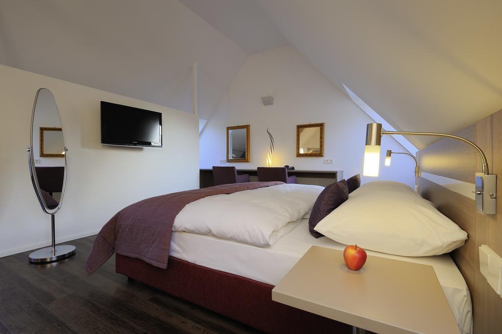 Hotel Hofgut Sternen - Wohnen In Kunst Und Kultur Breitnau Bagian luar foto