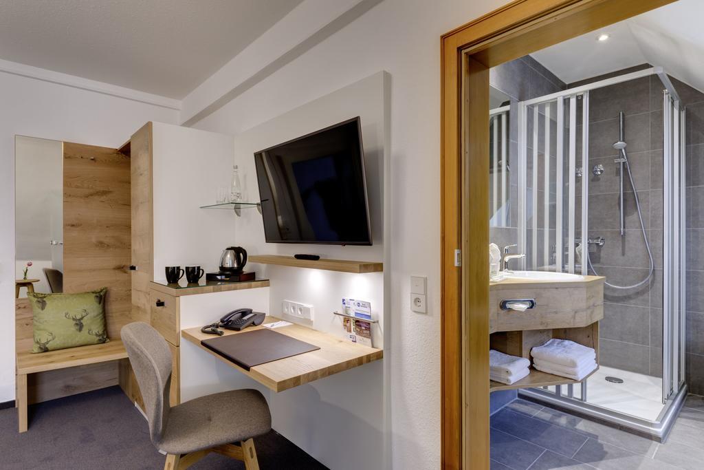 Hotel Hofgut Sternen - Wohnen In Kunst Und Kultur Breitnau Bagian luar foto