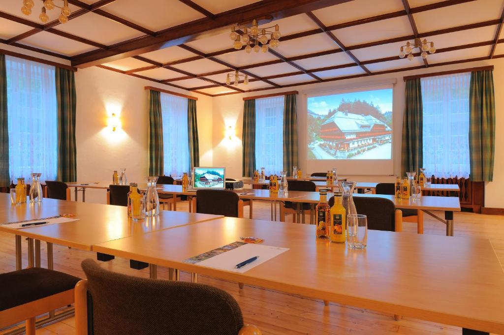 Hotel Hofgut Sternen - Wohnen In Kunst Und Kultur Breitnau Bagian luar foto