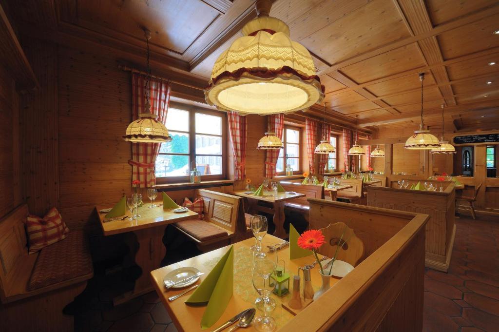 Hotel Hofgut Sternen - Wohnen In Kunst Und Kultur Breitnau Bagian luar foto