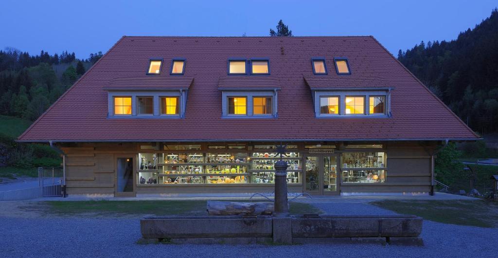 Hotel Hofgut Sternen - Wohnen In Kunst Und Kultur Breitnau Bagian luar foto